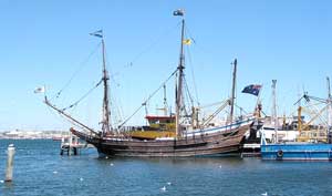 Im Fischereihafen von Fremantle: Rundum locken etliche Restaurants und Imbisse mit frischen Fischgerichten