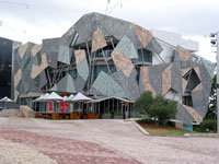 Auffällige Architektur: Nationale Kunstgalerie am Federation Square