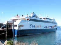 Die Personen- und Autofähre »Kangaroo Island Sealink« benötigt von Cape Jervis nach Penneshaw rund 50 Minuten