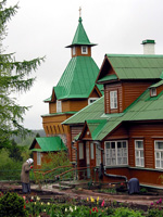 Russisch-orthodoxes Nonnenkloster Pühtitsa bei Kuremäe (Foto: Eichner-Ramm)