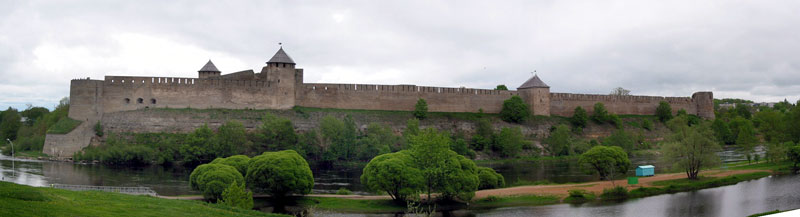 Auf russischer Seite des Narva-Flusses: Festung Ivangorod (Foto: Eichner-Ramm)