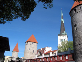 Estlands Hauptstadt hat etliche Türme (Foto: Eichner-Ramm)