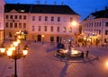 Rathausplatz von Tartu bei Nacht