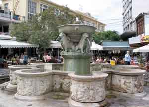 Morosini-Brunnen an der zentralen Patia Venezielou