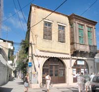 Typische Altstadt-Architektur: die Türken setzten den venezianischen Häusern Holzerker davor