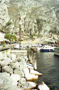 Blick auf den Hafen von Limone sul Garda