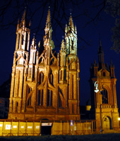 Gotische St.-Anna-Kirche bei Nacht (Foto: Eichner-Ramm)