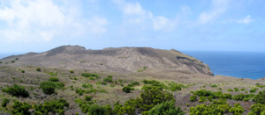 Lava und Asche formten die Küstenlandschaft zwischen Varadouro und Capelinhos (Foto: Eichner-Ramm)