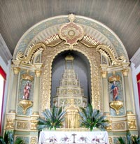 Altar in der Igreja Paroquial do Senhor Santo Cristo von Fazenda das Lajes (Foto: Eichner-Ramm)