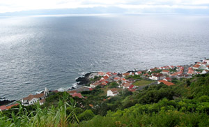 Blick auf das beschauliche Calheta – zweitgrößte Stadt der Insel. (Foto: Eichner-Ramm)