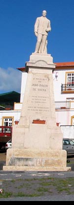 Denkmal des Nobelmanns Joao Inacio de Sousa (Foto: Eichner-Ramm)