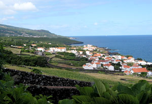 Santo Amaro liegt an der Nordostküste Picos (Foto: Eichner-Ramm))