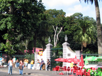 Einer der Zugänge zum Jardim Público (Foto: Eichner-Ramm)