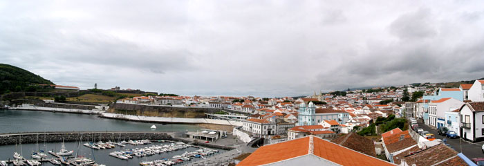 Panoramablick auf Angra do Heroísmo (Foto: Eichner-Ramm)