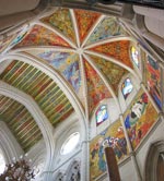 Farbenfroh: Inneres der Catedral de la Almudena