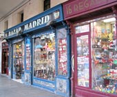 Alteingesessen: Läden in den Arkaden der Plaza Mayor