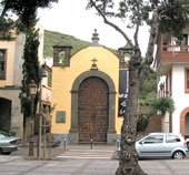 Ermita de San Miguel an der Plaza del Adelantado