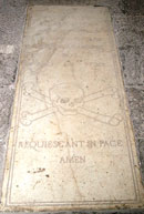 Grabplatte in der Kirche von La Concepción