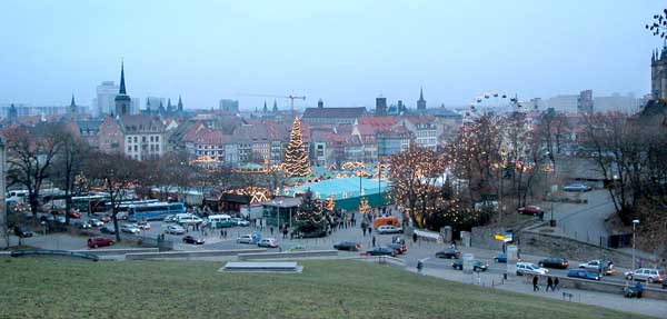 Stimmungsvoll: Erfurter Weihnachtsmarkt am Domplatz