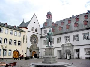 Jesuitenplatz mit Rathaus, Jesuitenkirche und Vikariehaus