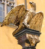 Schloss Stolzenfels: Goldener Adler als Brunnenfigur