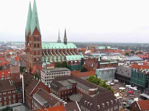 Vom St. Petri-Turm hat man einen herrlichen Blick auf die Altstadt und das Lübecker Umland