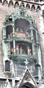 Vom Marienplatz aus zu bewundern: das berühmte Glockespiel