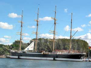 Travemündes Wahrzeichen ist die Viermast-Bark Passat