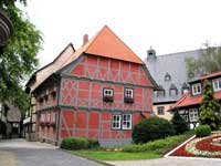 Abgesackt: Schiefes Haus