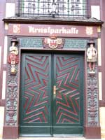 Portal der Kreissparkasse beim historisches Rathaus