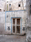 Bemalter Eingang eines Altstadthauses