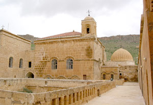 Kloster Deir Zaferan: Blick auf die Kirche